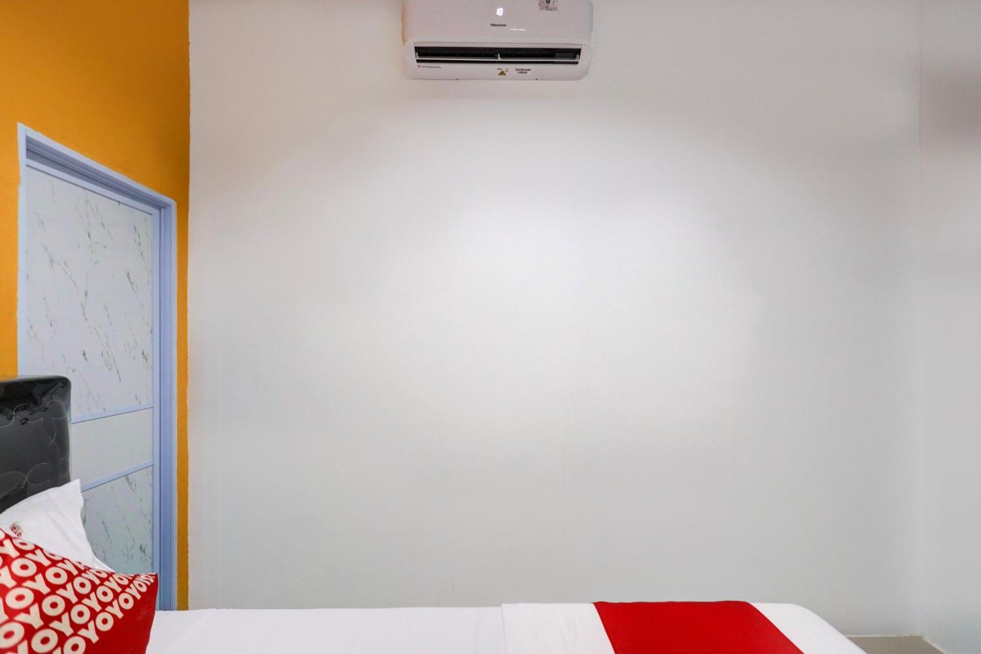 Super Oyo Capital O 93076 Batam Backpacker Guesthouse 2 Pembunuh Exterior foto